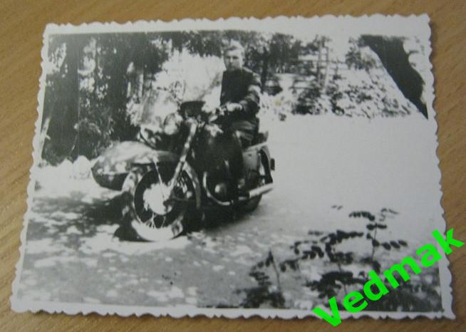 Фотография военнослужащий СА СССР на мотоцикле ИЖ - 56 2