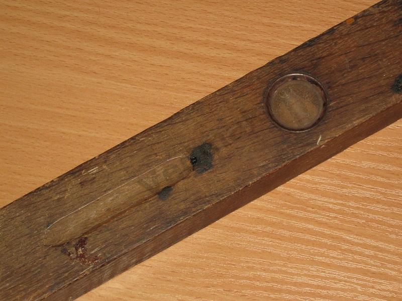 Старый деревянный уровень 4