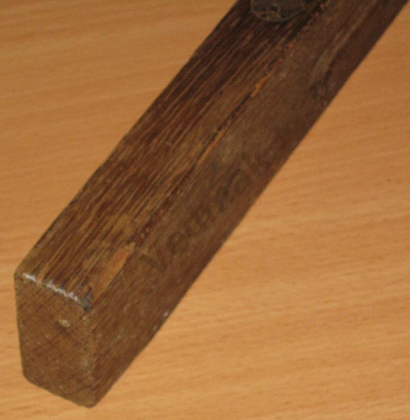 Старый деревянный уровень 6