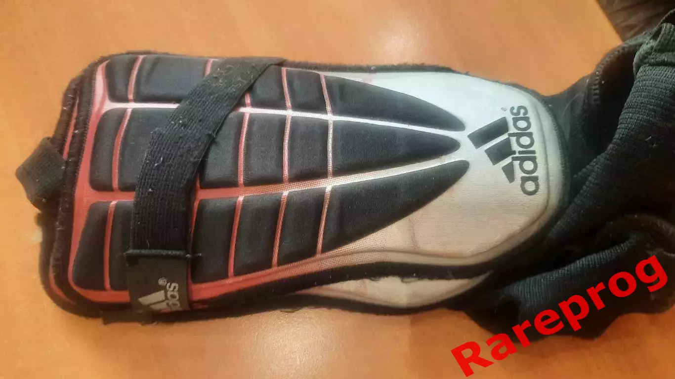 винтажные бутсы Adidas начало 1990 + щитки 4