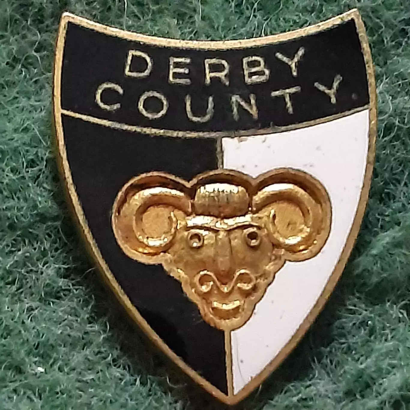 Футбол.клуб.ФК ДЕРБІ КАУНТІ АНГЛІЯ.ЕМАЛЬ. 1970-і рр.оригінал з тавром J.A.COOPER