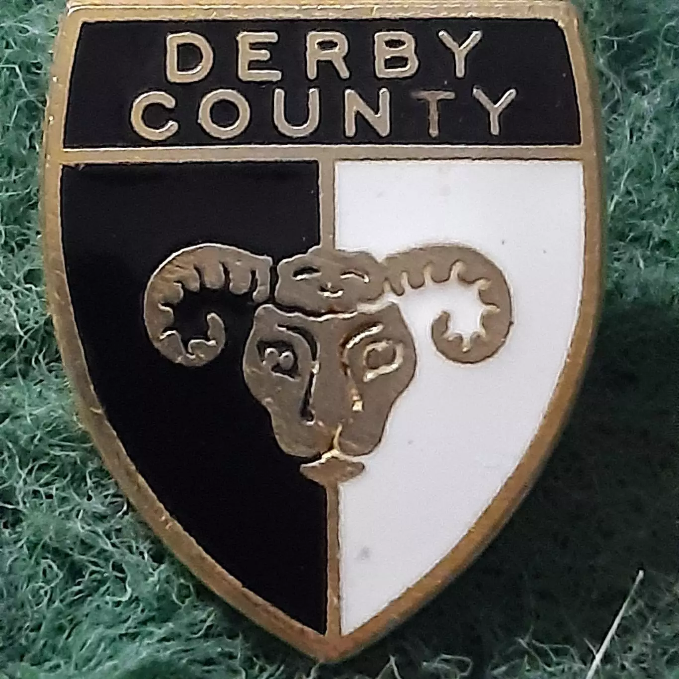 Футбол.клуб.ФК.ДЕРБІ КАУНТІ АНГЛІЯ.ЕМАЛЬ.1970-і рр.оригінал з тавром