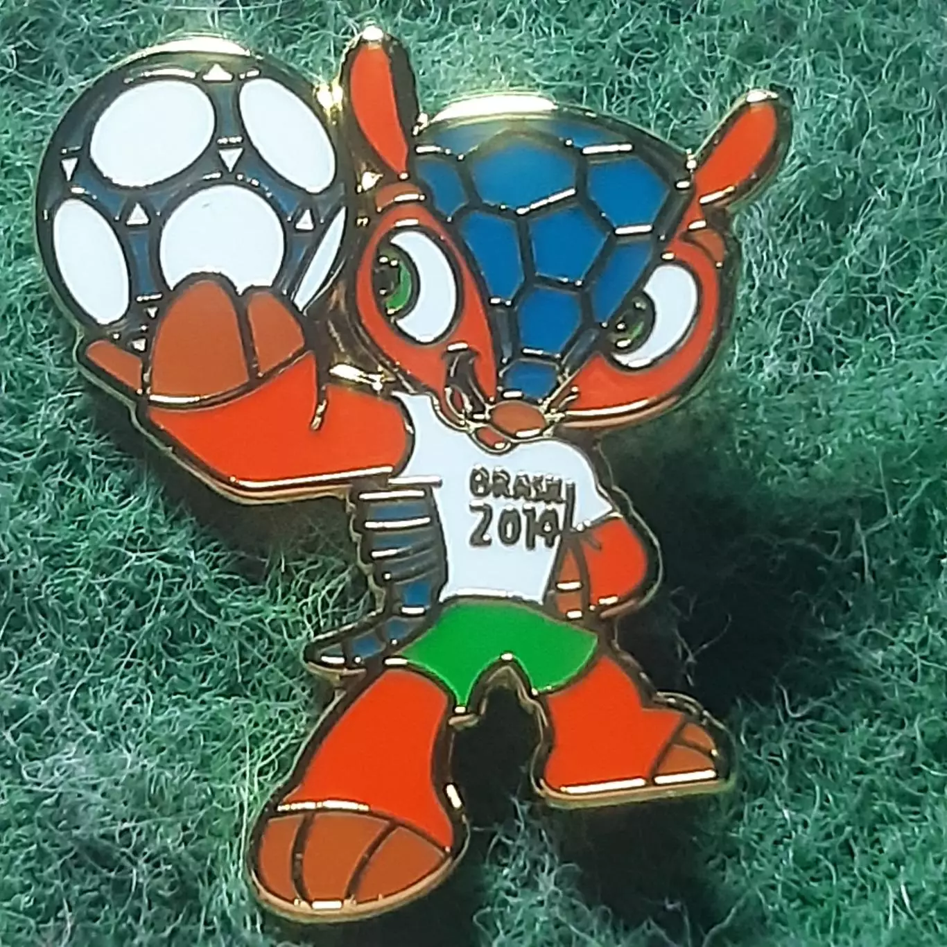 Футбол.Чемпіонат світу ФІФА.БРАЗИЛІЯ 2014.талісман маскот.ЕМАЛЬ.