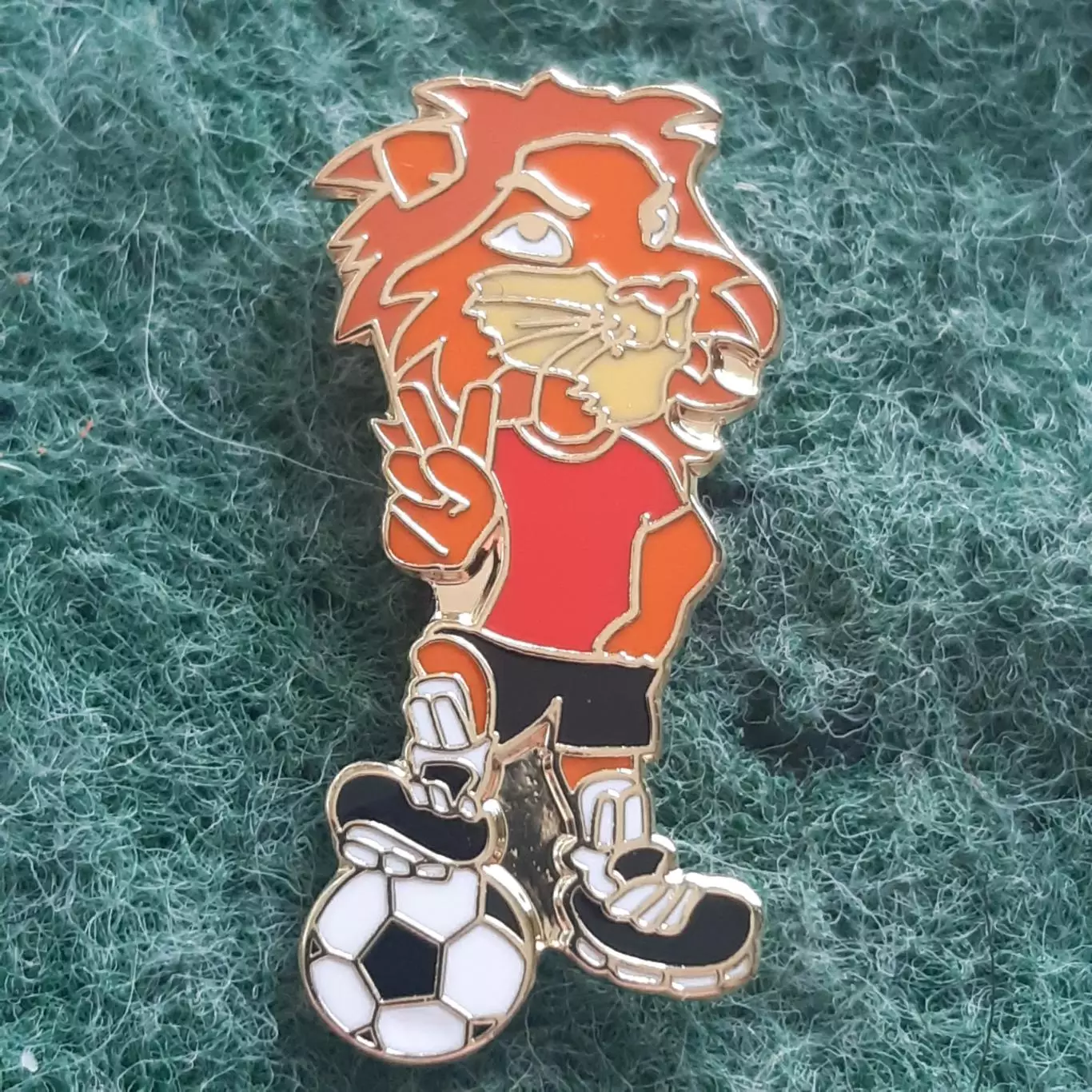 Футбол.Чемпіонат світу ФІФА.2022.КАТАР.талісман маскот .ЕМАЛЬ.