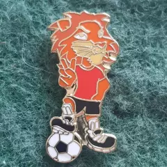 Футбол.Чемпіонат світу ФІФА.2022.КАТАР.талісман маскот .ЕМАЛЬ.