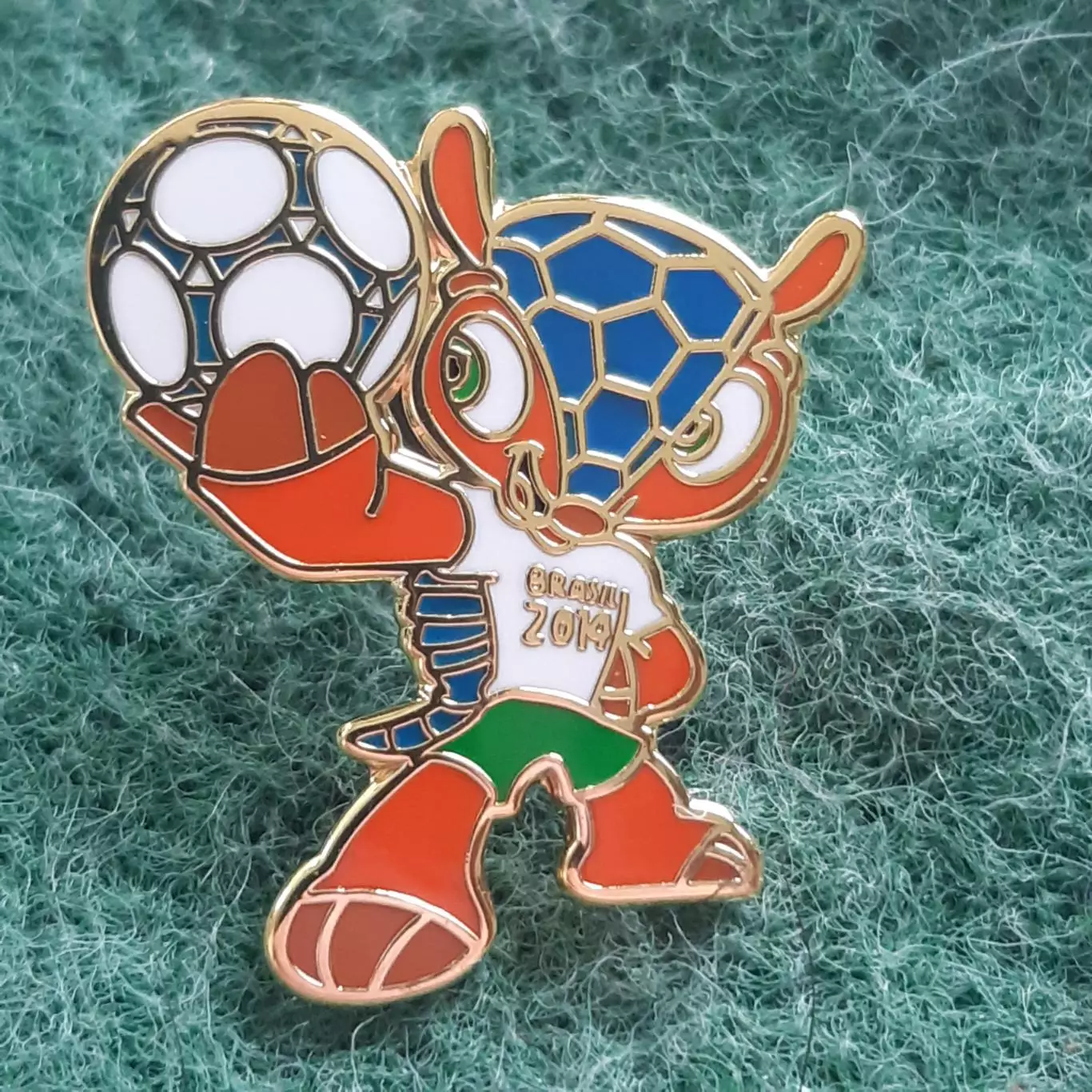 Футбол.Чемпіонат світу ФІФА.2014.БРАЗИЛІЯ.талісман маскот .ЕМАЛЬ.