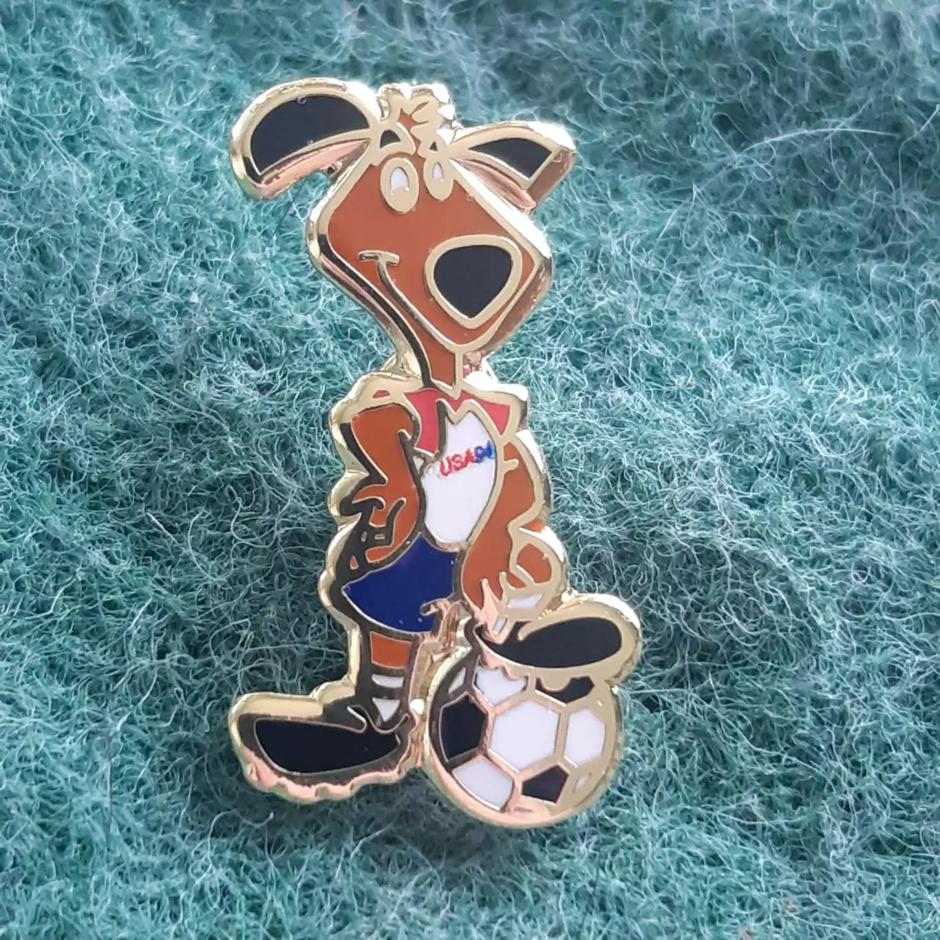 Футбол.Чемпіонат світу ФІФА.1994.США.талісман маскот .ЕМАЛЬ.