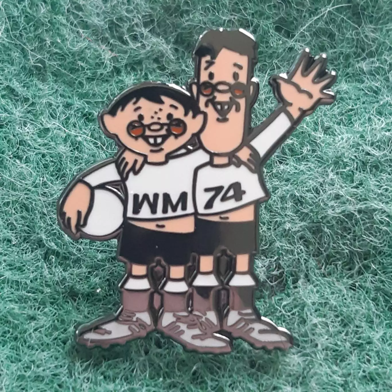 Футбол.Чемпіонат світу ФІФА.1974. НІМЕЧЧИНА.талісман маскот .ЕМАЛЬ.