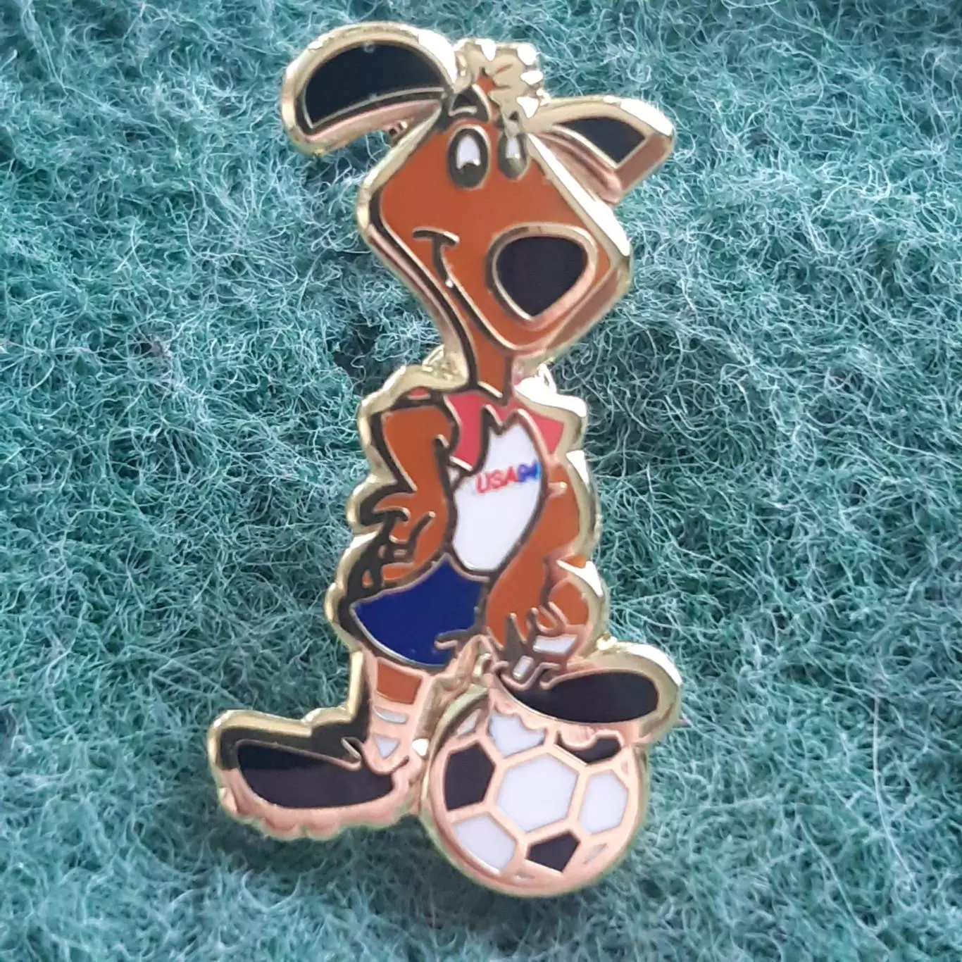 Футбол.Чемпіонат світу ФІФА.1994.США.талісман маскот .ЕМАЛЬ.