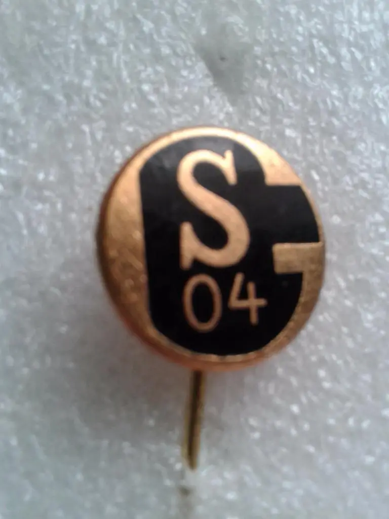 Футбол.ФК Шальке 04 Германия.ЭМАЛЬ.70-е.черный. д= 15