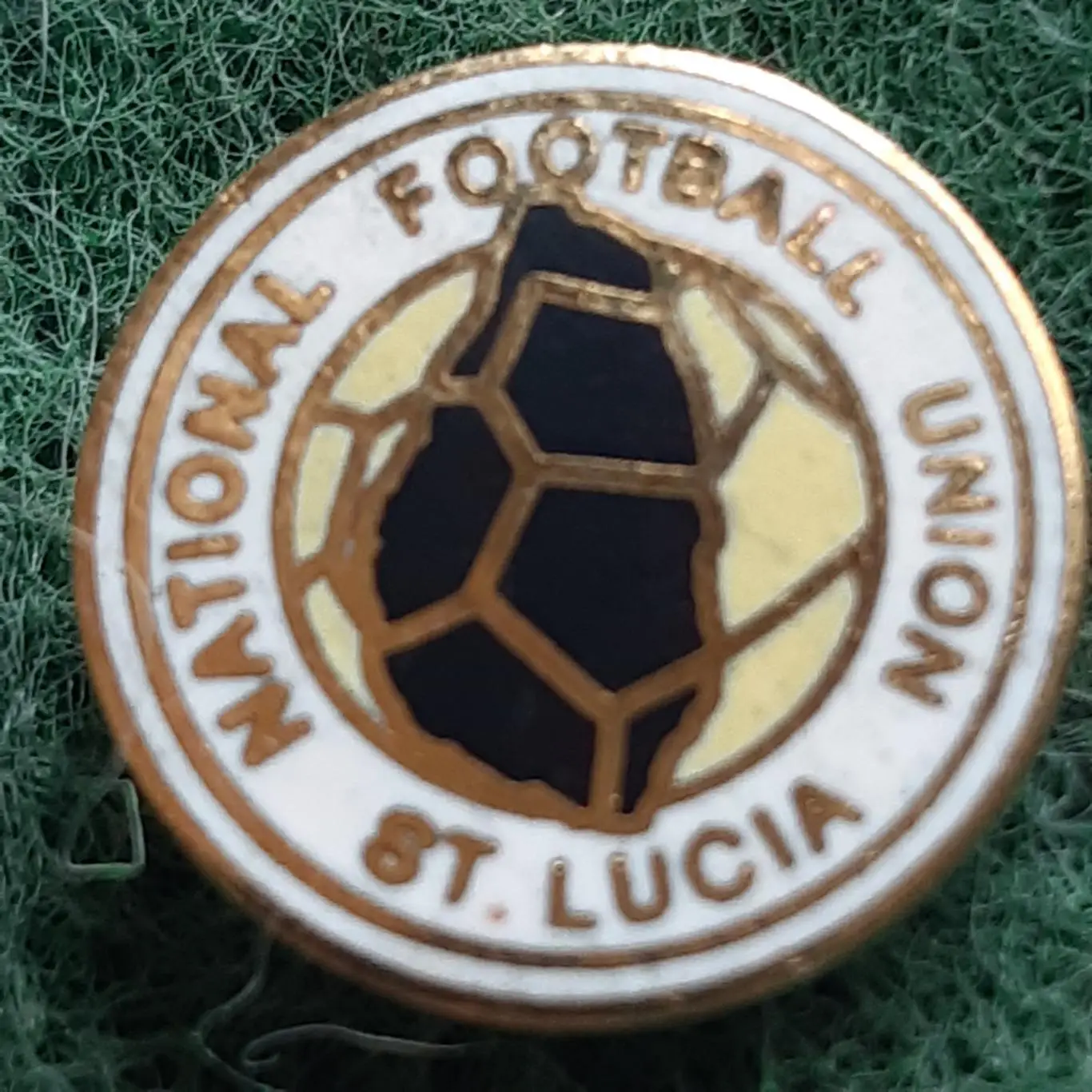 Футбол.федерація ассоціація. СЕНТ -ЛЮСІЯ. ЕМАЛЬ 1990-і рр. makerL.R.Moore Ltd.