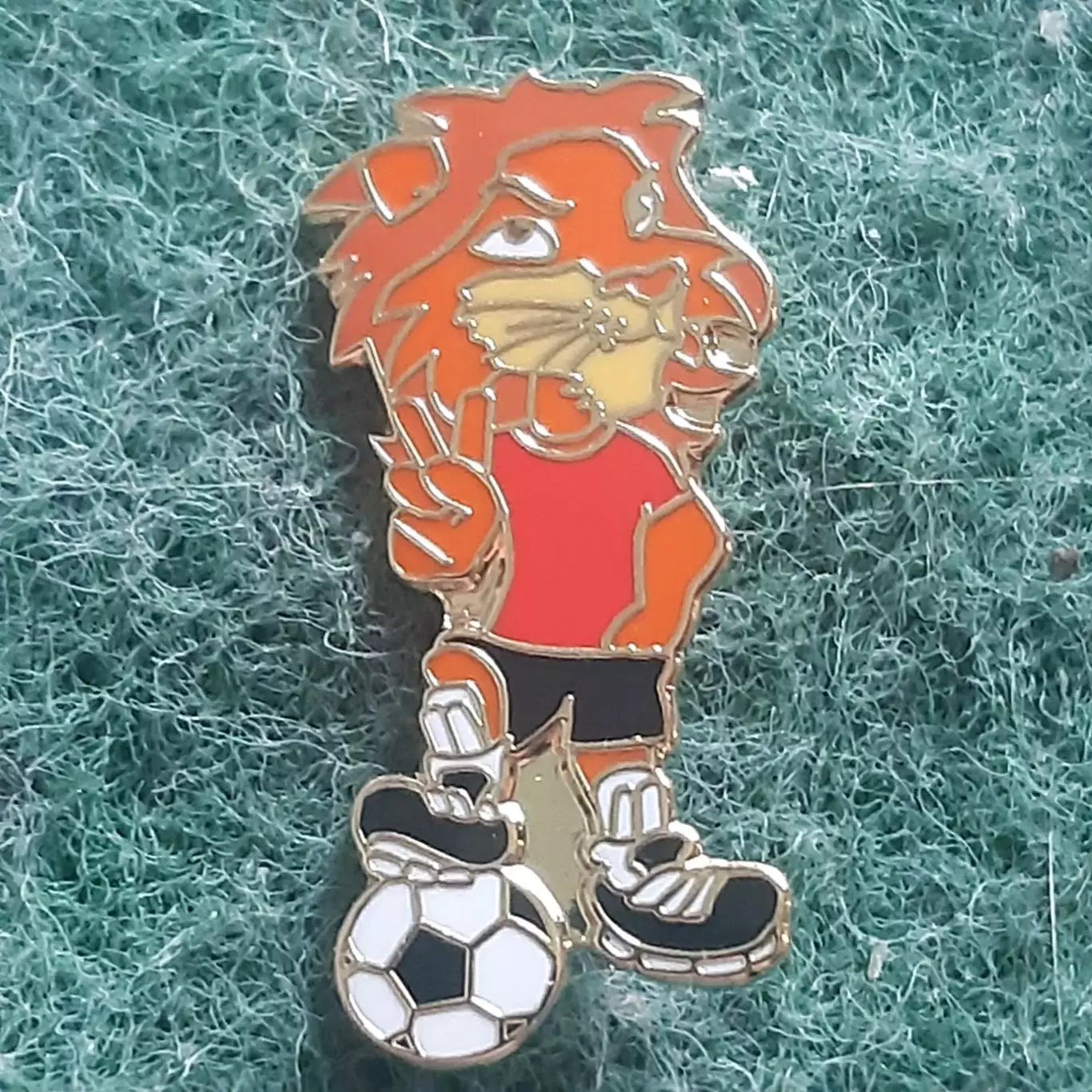 Футбол.Чемпіонат світу.ФІФА.КАТАР 2022.талісман маскот .ЕМАЛЬ