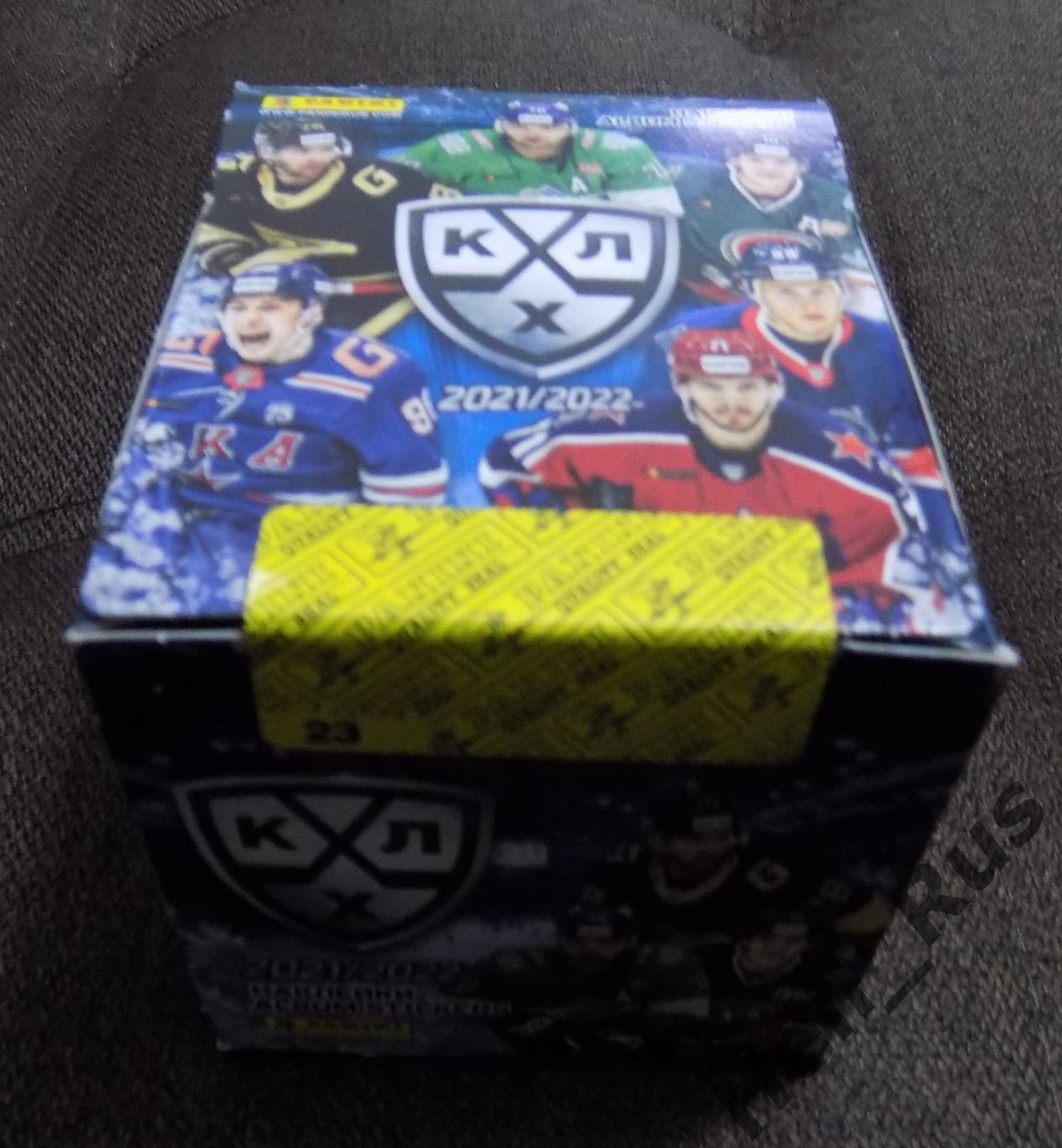 Хоккей. Наклейки/Стикеры. Блок (50 запечатанных пакетиков) PANINI КХЛ 2021-2022