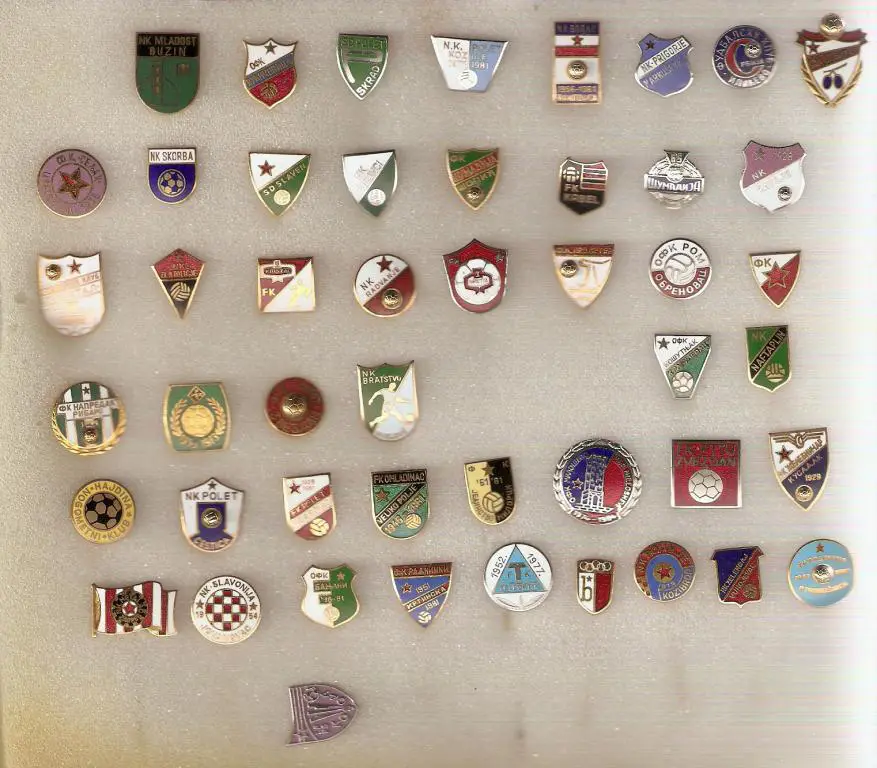 ФК бывшей Югославии. Все - горячая эмаль. (Цена за 1 значок).