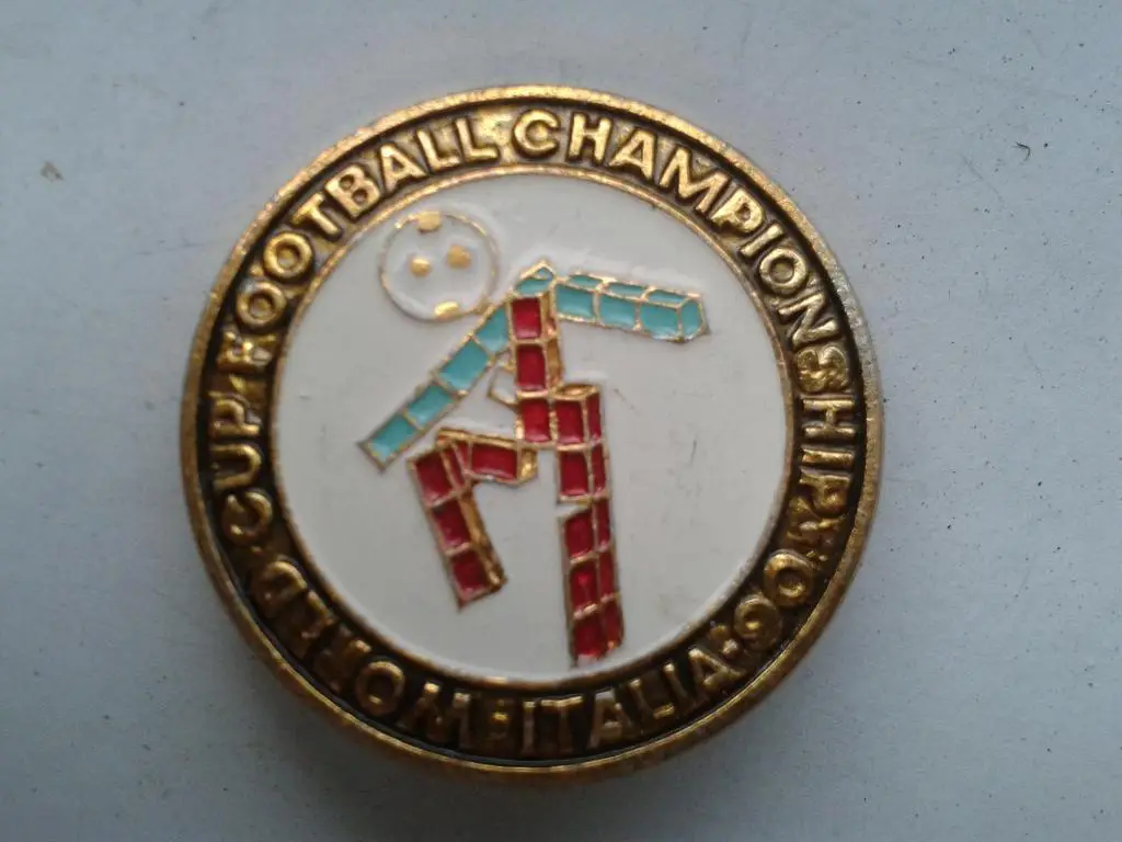 значок Чемпионат мира по футболу Италия 1990