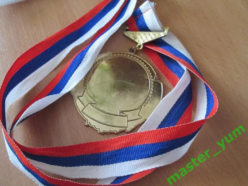 Медали разные. 3 шт. Симферополь 200 лет. Спорт. 3