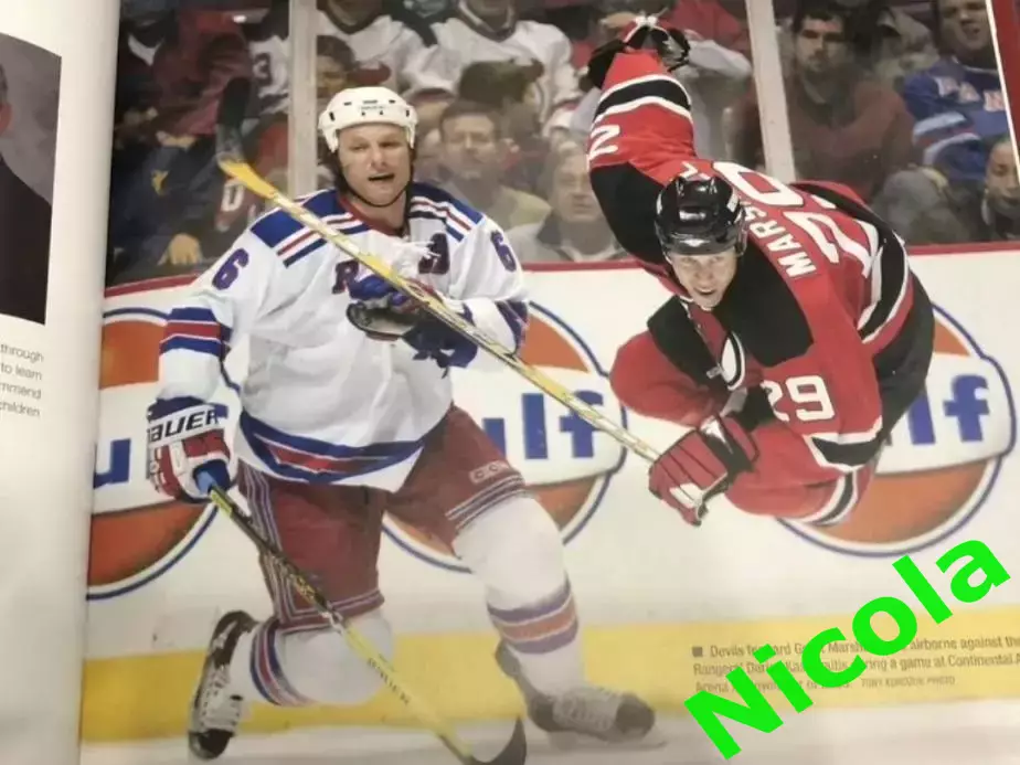 Книга альбом 25 лет истории Нью -Джерси Дэвилз(США). 2