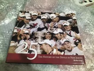 Книга альбом 25 лет истории Нью -Джерси Дэвилз(США).
