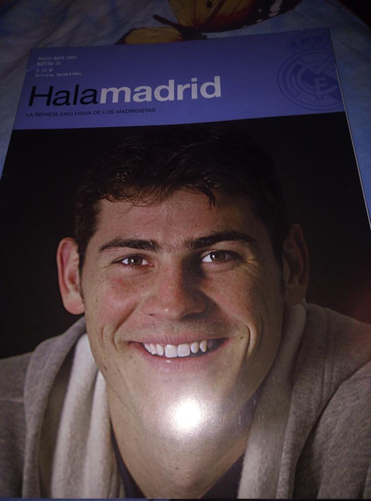 Испанский журнал по футболу Hala Madrid за март-май 2004 года.