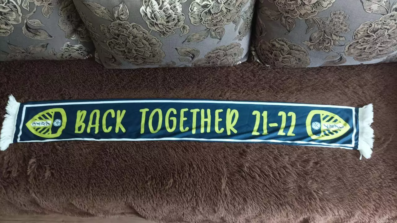 Шарф Лидс Юнайтед Англия 2021-2022