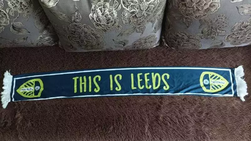 Шарф Лидс Юнайтед Англия 2021-2022 1