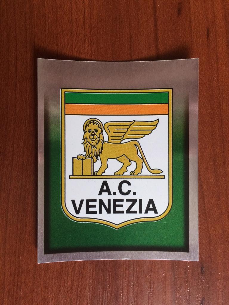 Наклейка MERLIN Итальянский Футбол 1997-1998 Venezia emblem № 561