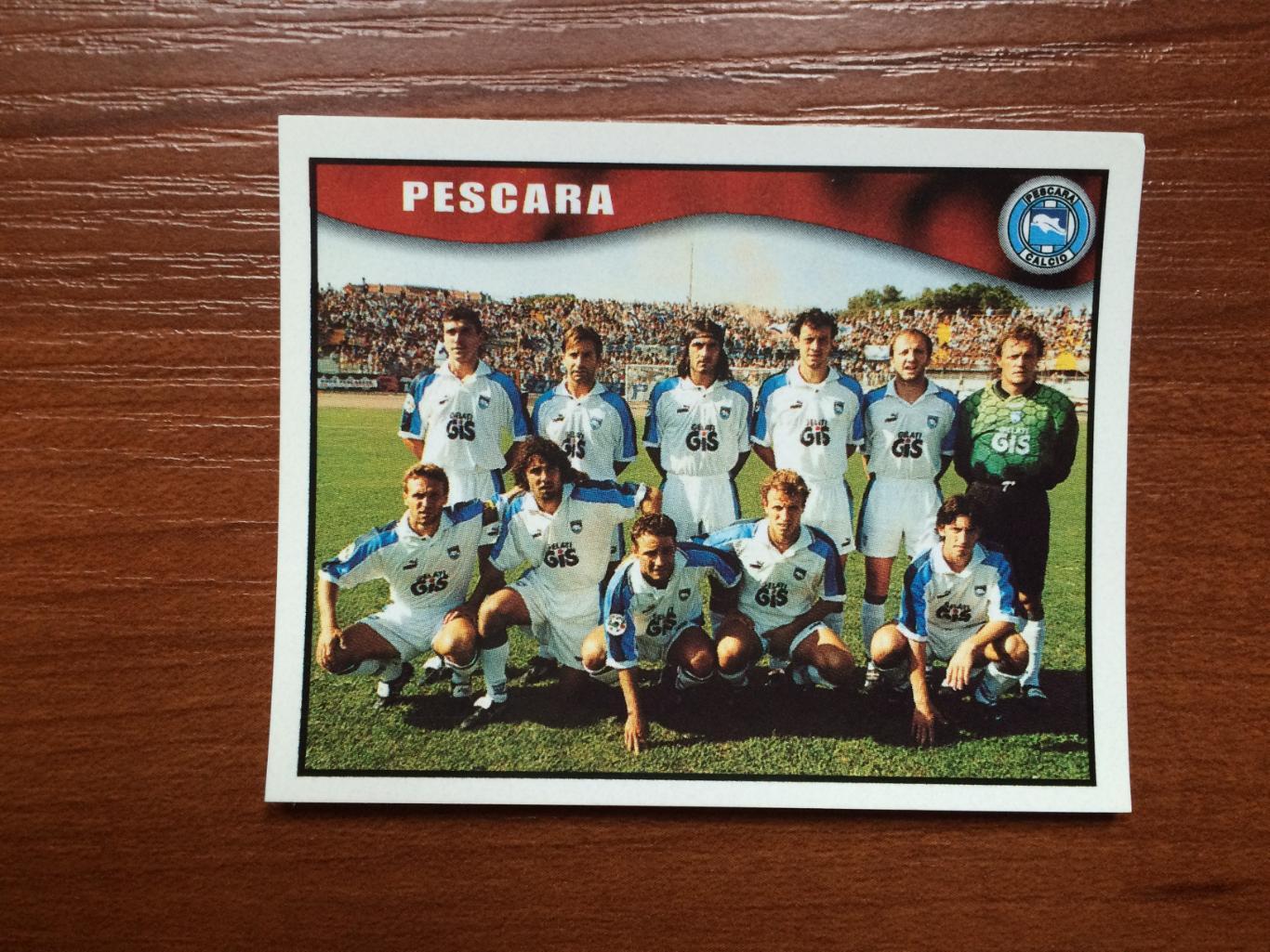 Наклейка MERLIN Итальянский Футбол 1997-1998 Pescara team № 506