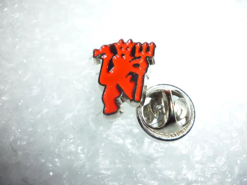 Футбол. Манчестер Юнайтед. Красные дьяволы ( официальная продукция )