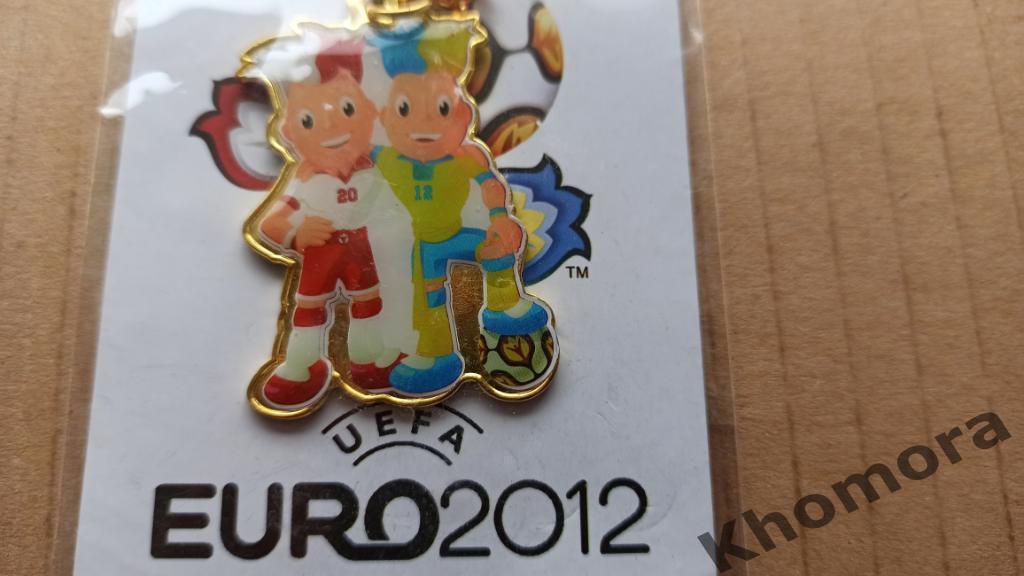 ЕURО-2012 с талисманами чемпионата Европы по футболу - брелок сувенирный(металл) 1