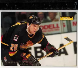Poman Oksiuta Vancouver Canucks / Роман Оксюта Ванкувер Кэнакс 1996 Fleer/SkyBox