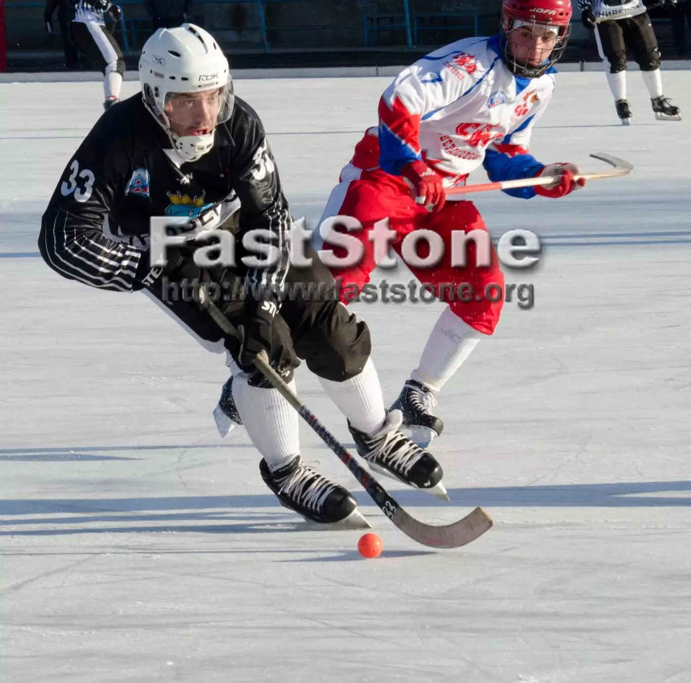Универсал Саратов — СКА-Свердловск 15.12.2012 (9:3) Хоккей с мячом Фото 2