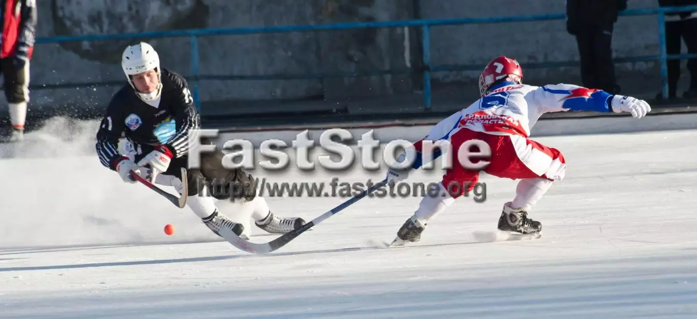 Универсал Саратов — СКА-Свердловск 15.12.2012 (9:3) Хоккей с мячом Фото 3