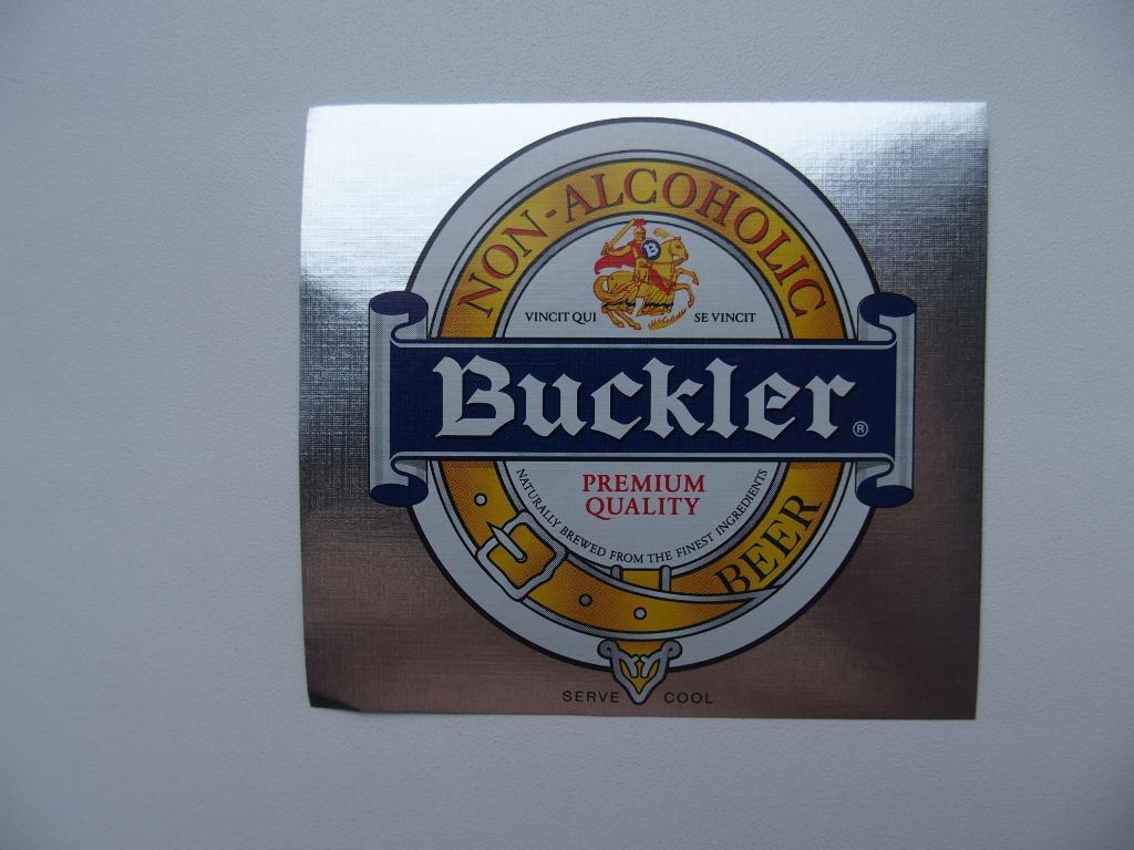 Этикетка чистая металлизированная. Пиво Баклер. До 1998 года.