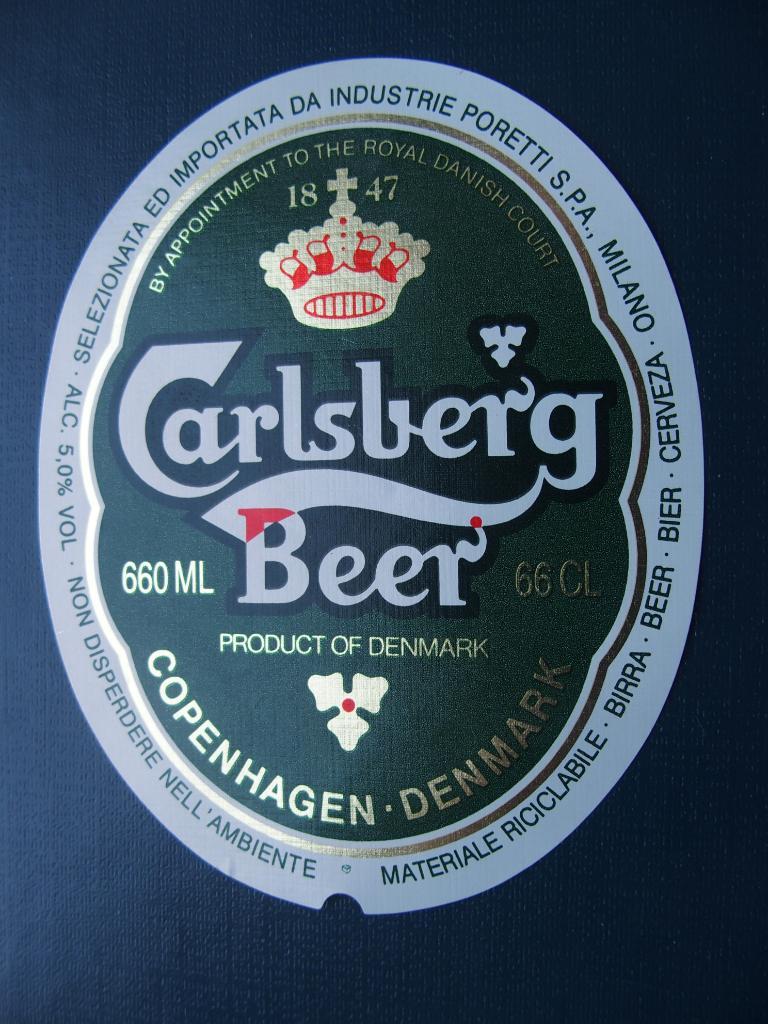 Этикетка чистая металлизированная. Пиво Карлсберг. Дания. До 1998 года.