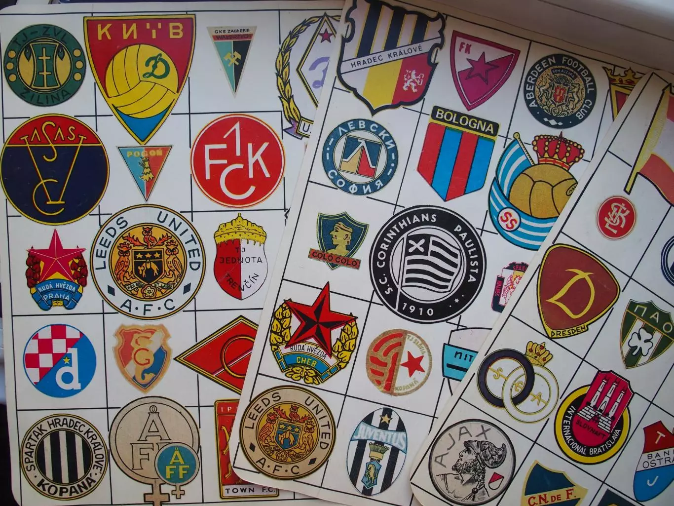 Эмблемы федераций и клубов.1970-е. Ж-л Стадион (Старт?). Наклеено на картон. 4