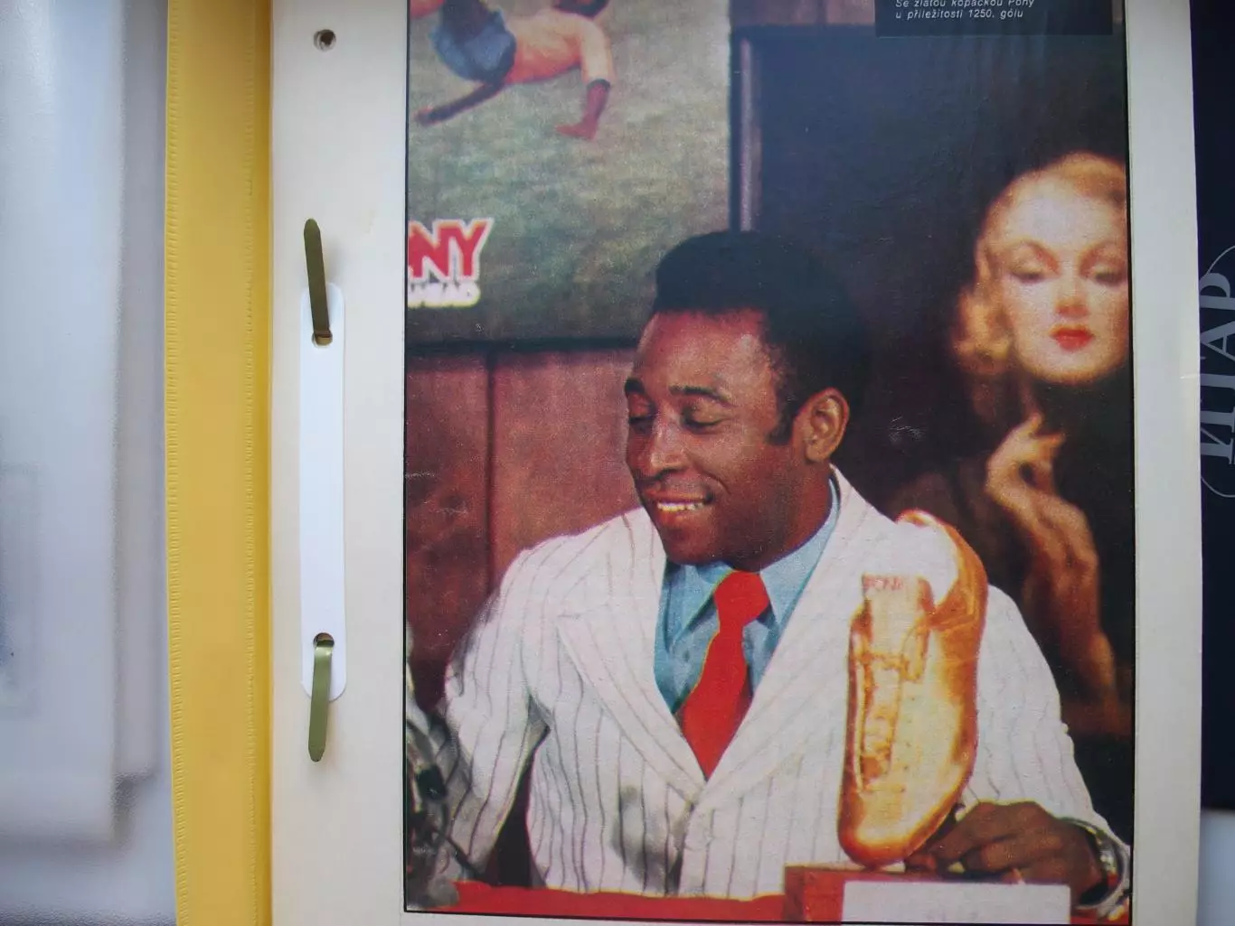 Пеле (сб. Бразилии).1970-е. Много фото.Ж-л Стадион (Старт?). Наклеено на картон.