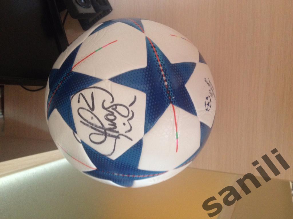 Оригинальный мяч Лиги Чемпионов 2015-2016 с автографом Тиаго (ПСЖ-Бразилия)