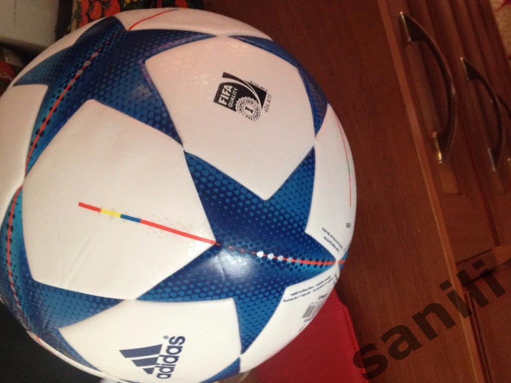 Оригинальный мяч Лиги Чемпионов 2015-2016 с автографом Тиаго (ПСЖ-Бразилия) 2