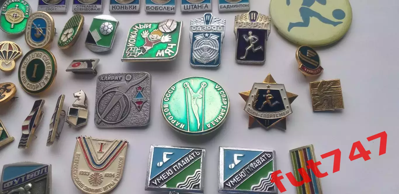 спорт СССР ......53 штуки и 2 шт.Россия....цена за 55 штук 2