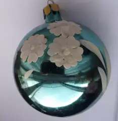 елочная игрушка... шар....цветы ....