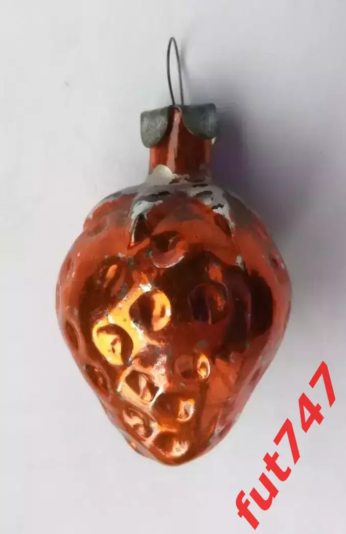 СССР елочная игрушка клубника ...очень старая.........