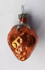СССР елочная игрушка клубника ...очень старая.........