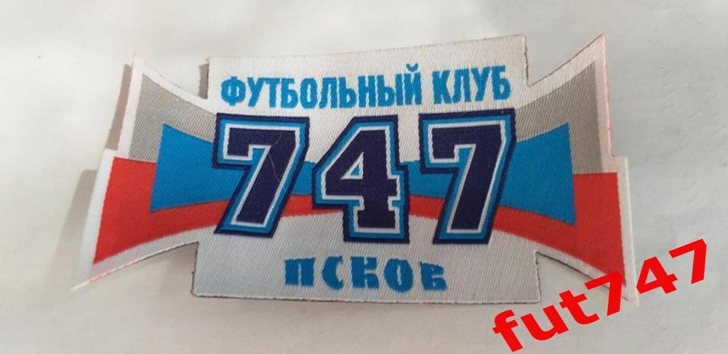 официальный шеврон ФК Псков-747......примерно 2007 год..........