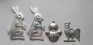 елочная игрушка старая ......пластик плоский подвес.....цена за все