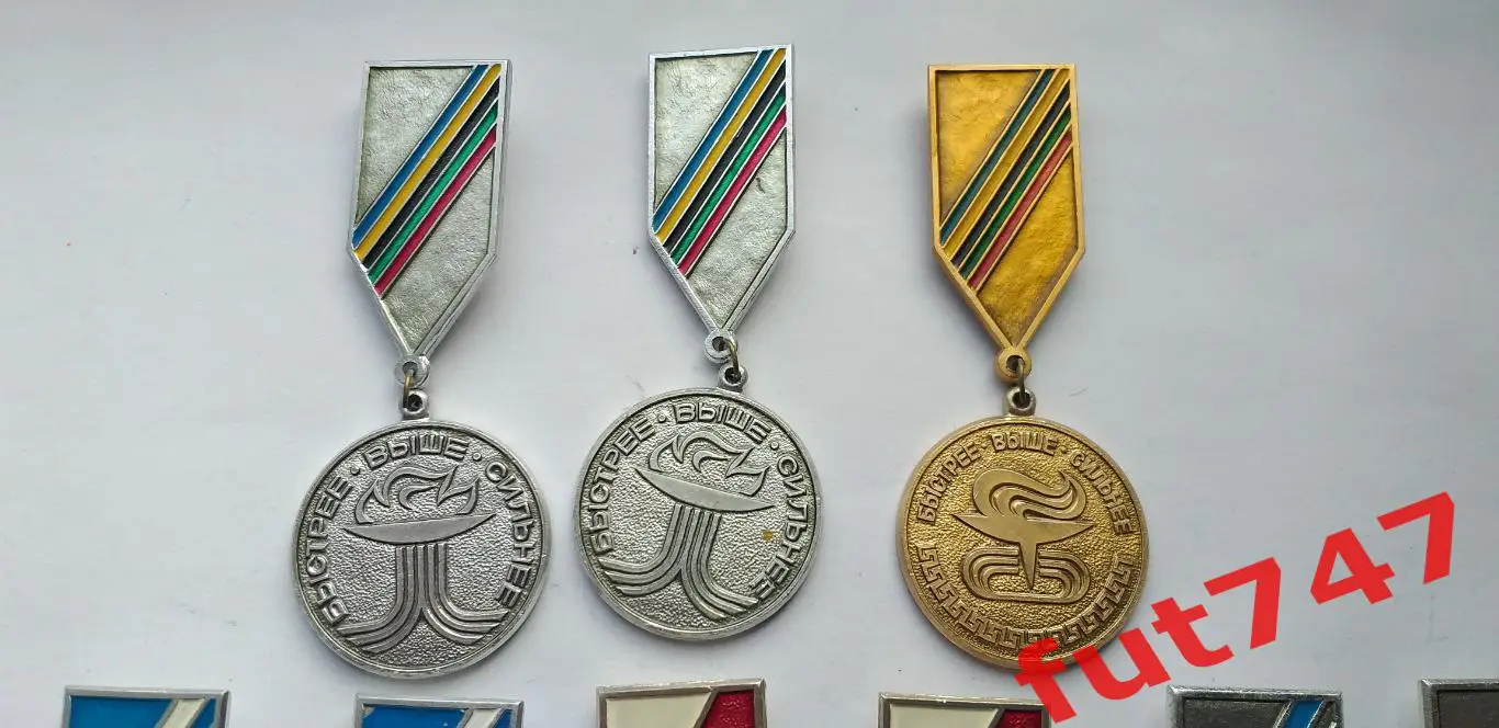 футбол и не только....., наградные знаки ....... цена за все 9 штук 5