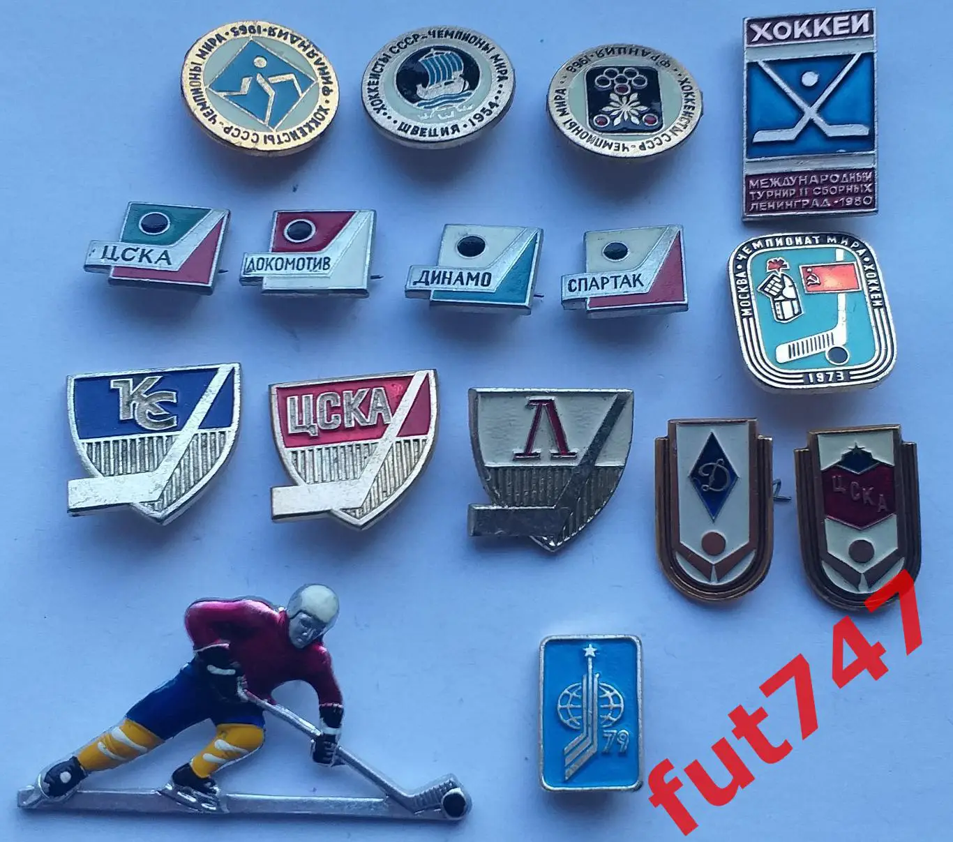 Хоккей СССР....знак спортивный крупный хоккеист цветной и др.