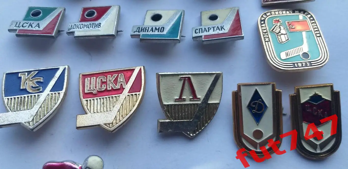 Хоккей СССР....знак спортивный крупный хоккеист цветной и др. 3