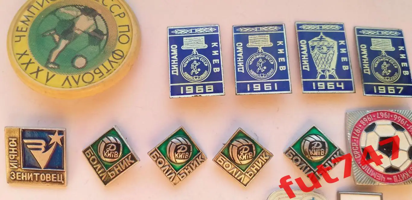 футбольные значки СССР....... цена за все 1