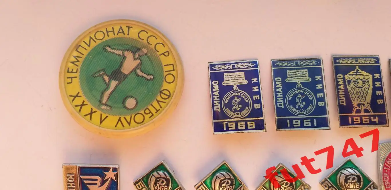 футбольные значки СССР....... цена за все 2