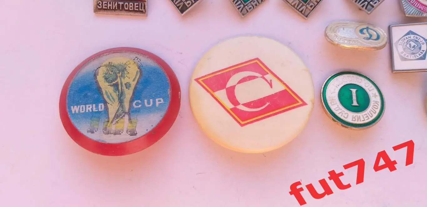 футбольные значки СССР....... цена за все 3